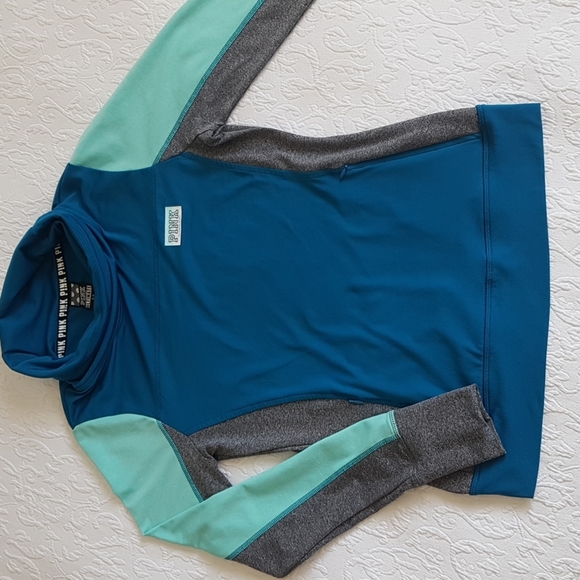 🤩PINK Victoria's Secret Brand Pullover - Picture 1 of 6